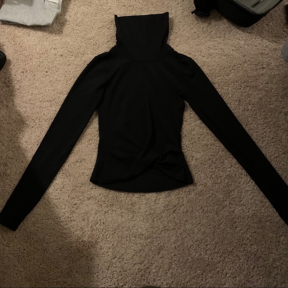 Lululemon crop turtleneck